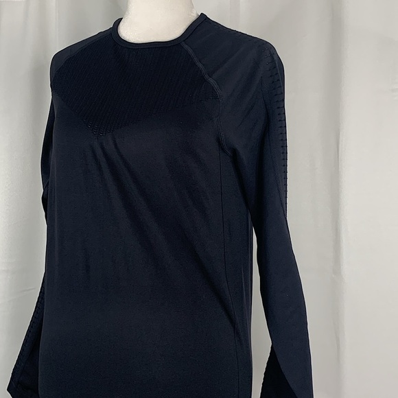 Fabletics Black Sync Seemless Long Sleeve Athletic Top- NWT - Picture 5 of 15